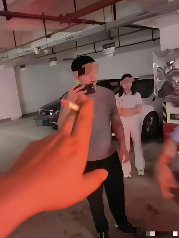 长沙市联合调查组通报来了，占车位事件的关键人物雷某某。

也就是彭某某的男朋友，