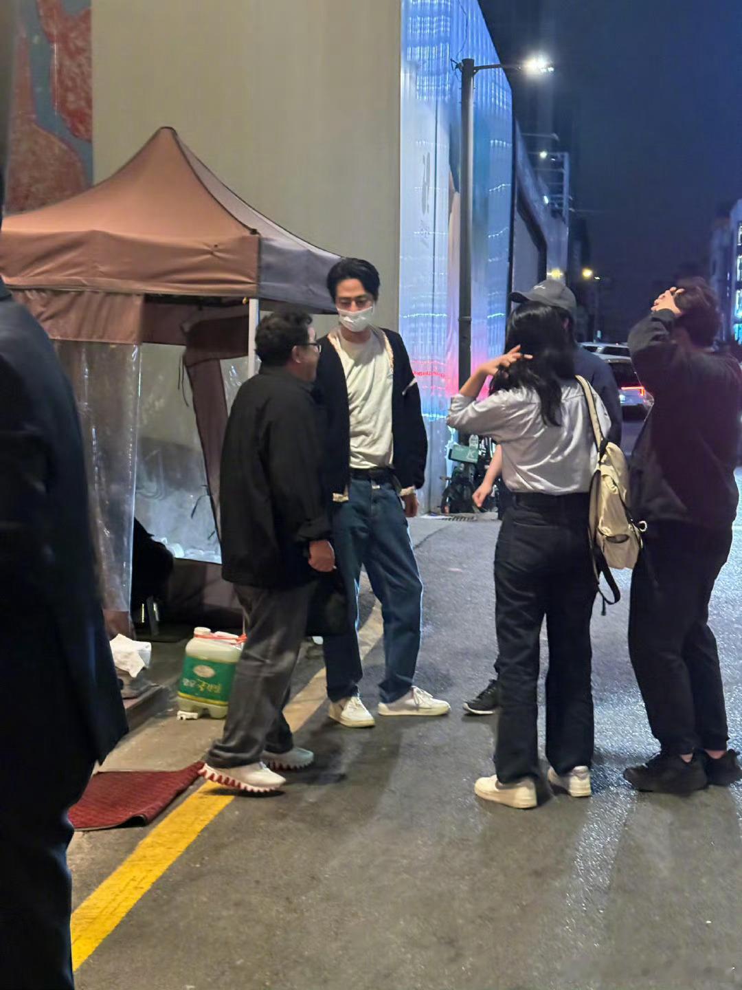 首尔偶遇赵寅成实名羡慕这位网友！在首尔偶遇赵寅成，不仅握了手，还近距离感受了欧巴