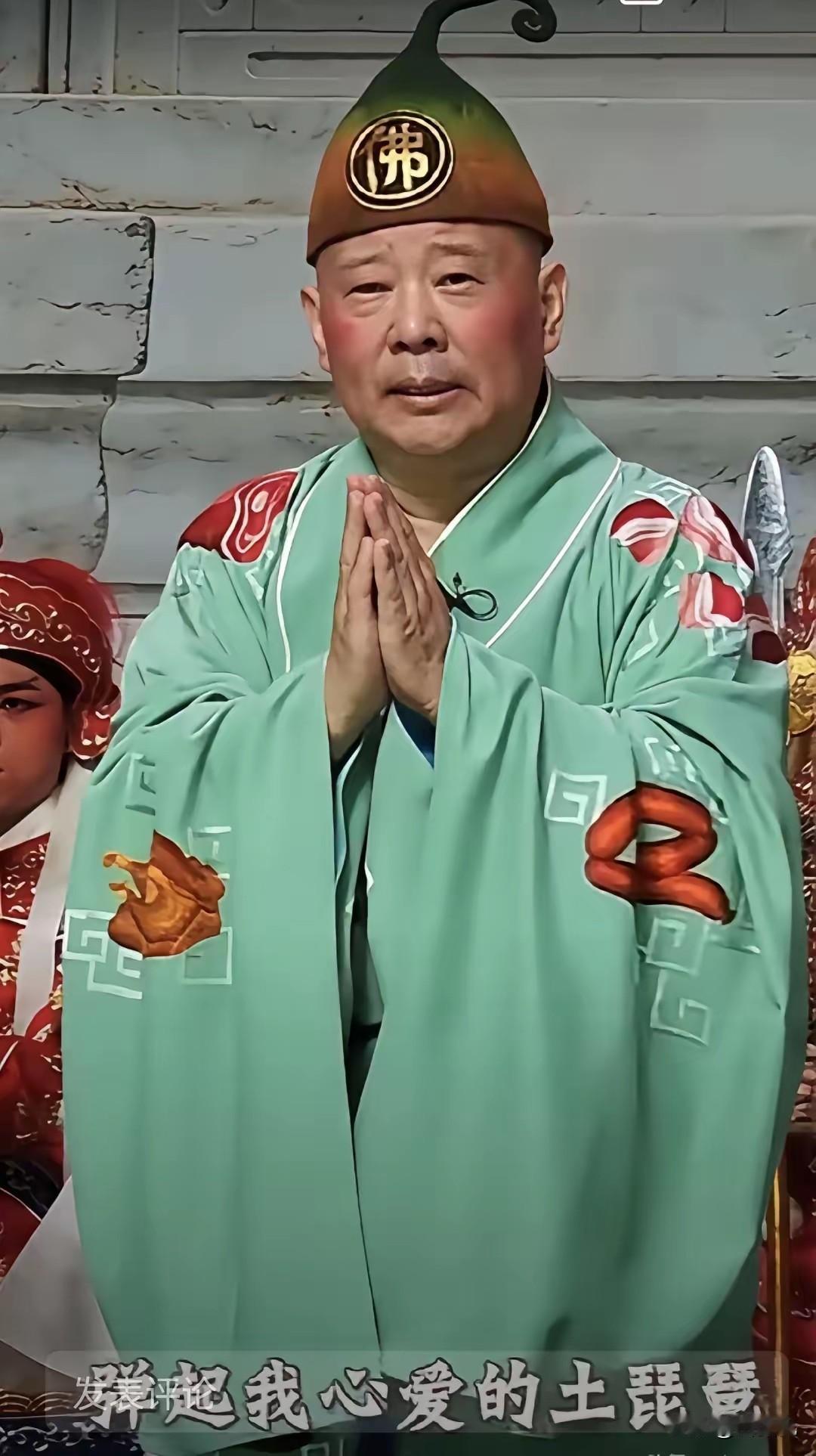 当一个人站到足够高的位置，被潮水般的掌声包裹久了，很容易飘飘然，误以为自己拥有了