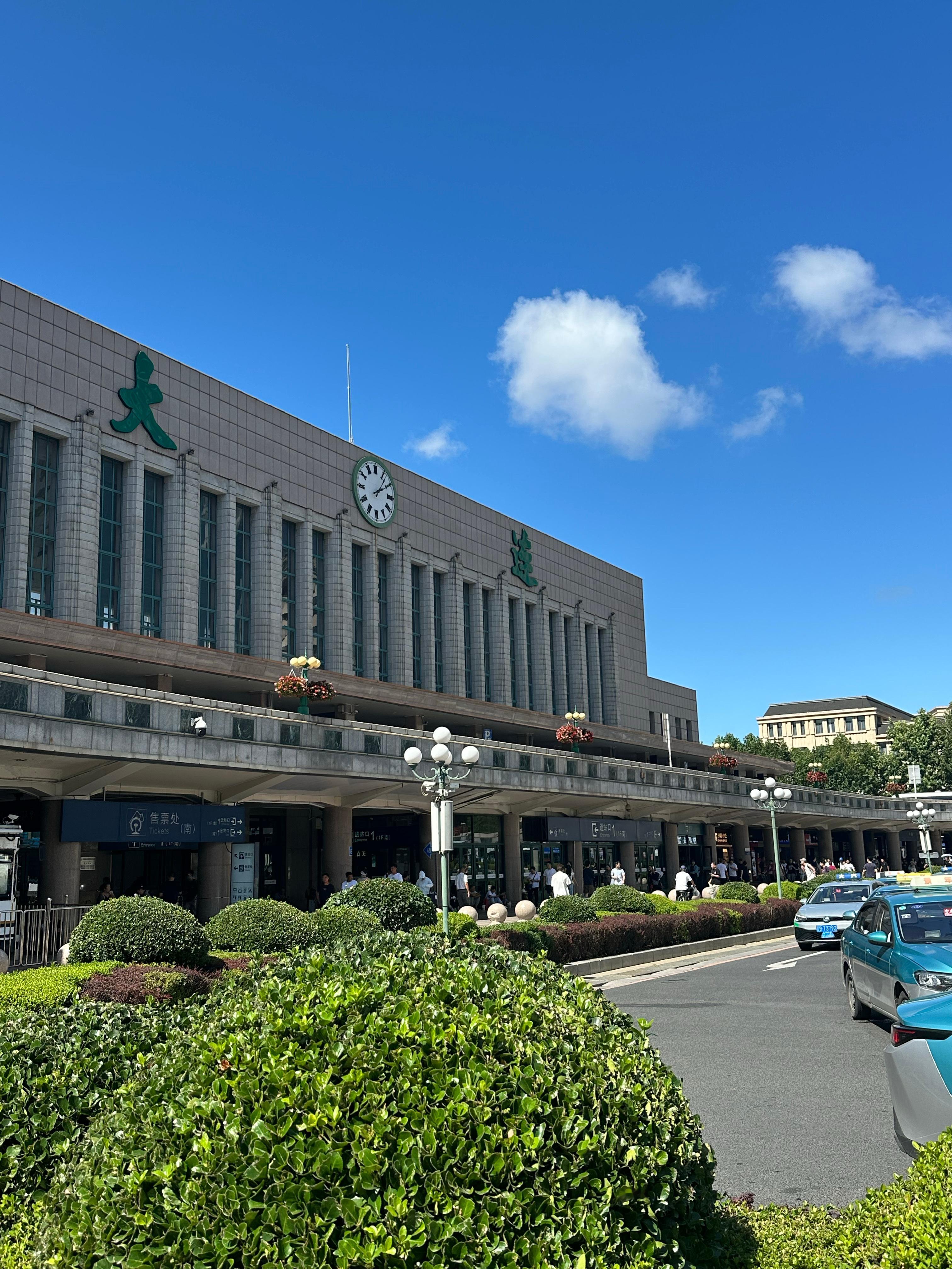六岁就来大连生活了，直到快要彻底离开才发现这里的漂亮。“我的心里竟也有些意料外的