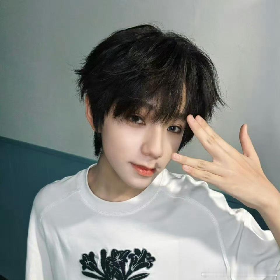 小杰是仙子看到ss的第一反应是确认后面的素人老师带好口罩 