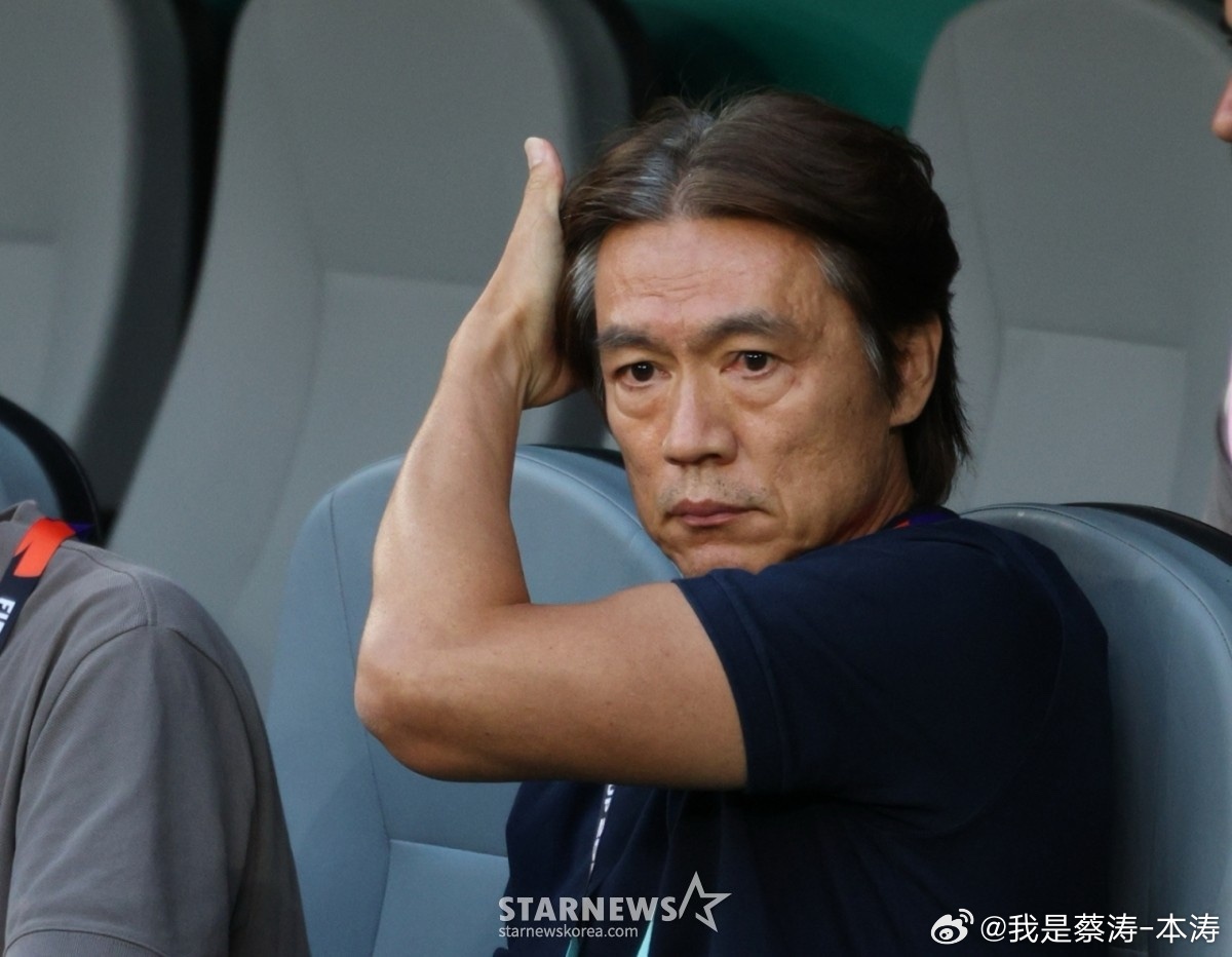 韩国主教练连夜下课在不下课都说不过去了…这哥们非常自负！这成绩打的神仙也帮不了他