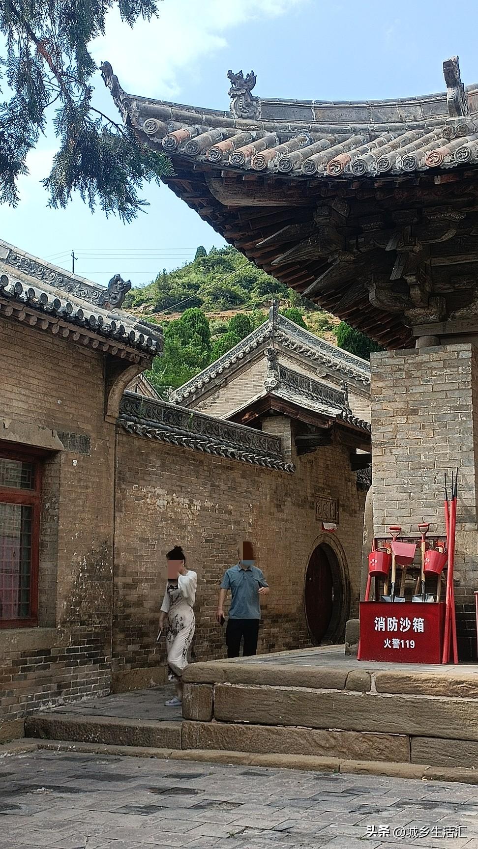 到山西看古建，穿越千年时空。没有大景区的人流，没有网红点的喧嚣，只有现代生活里透