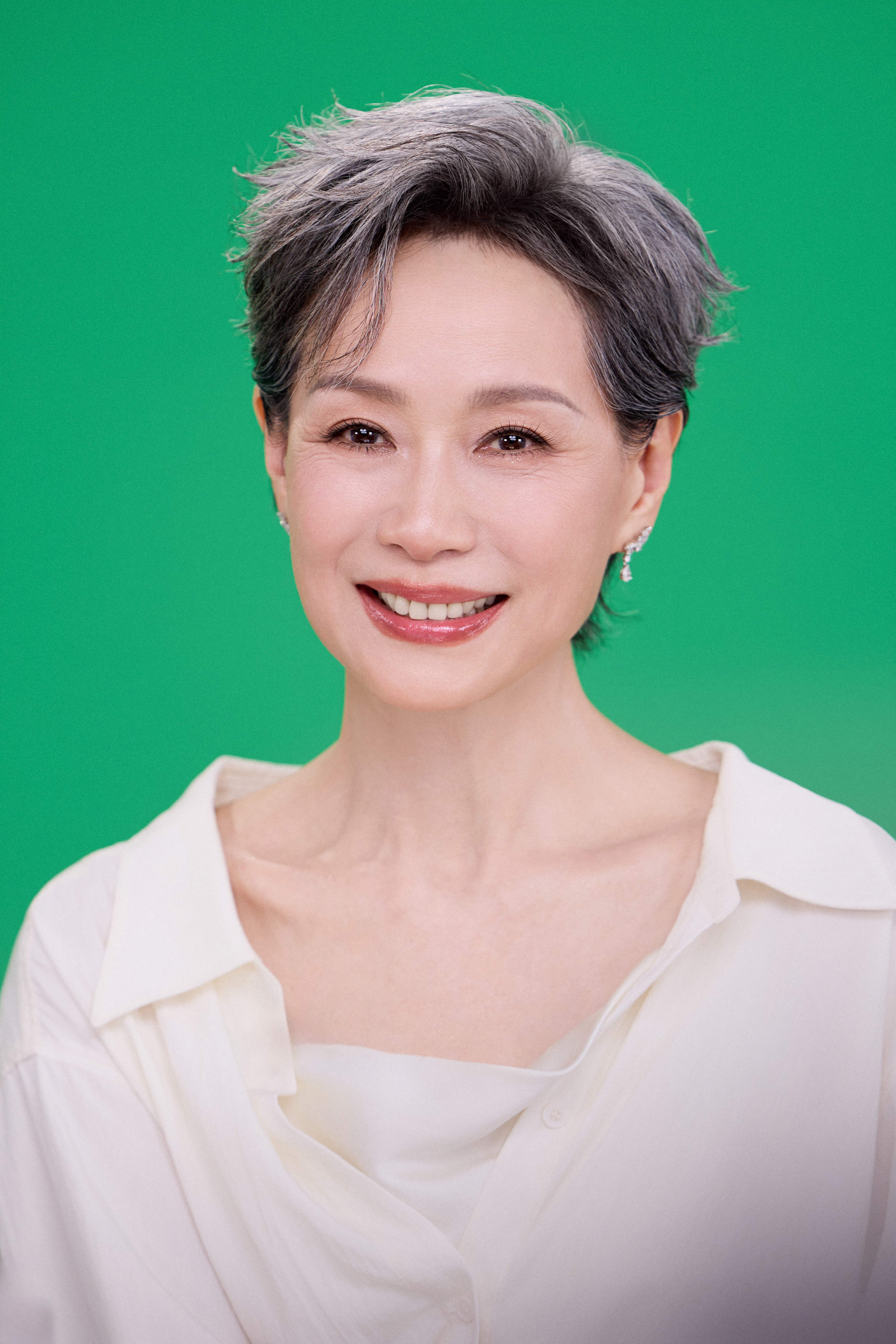 叶童谈容貌焦虑叶童谈对容貌焦虑的看法：“接纳自己，然后活出自己才是最轻松、最自在