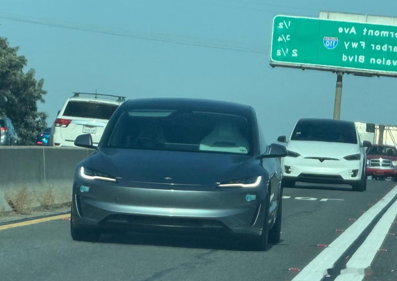 海外特斯拉Model3都有无人驾驶了？  ​​​