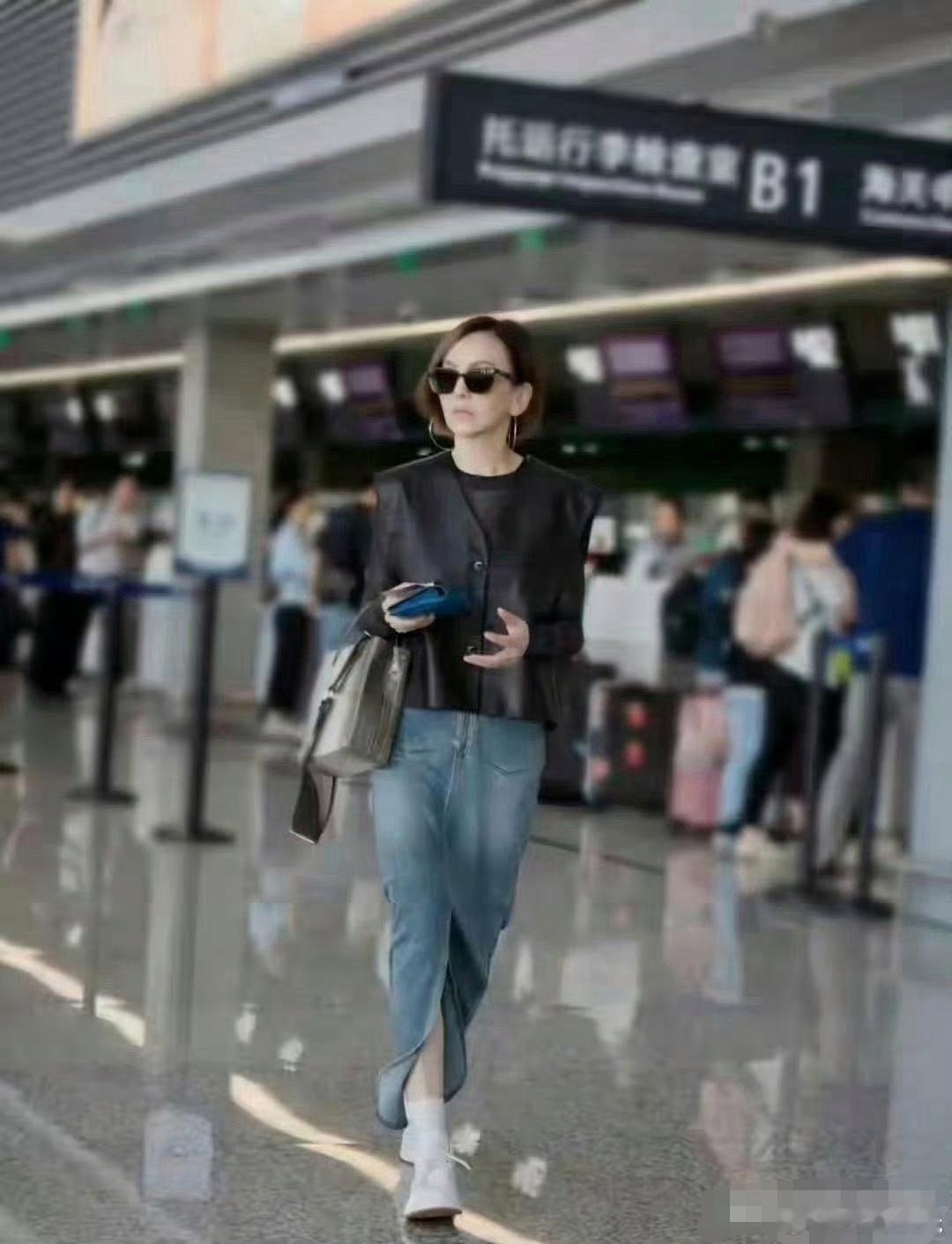 《情深深雨蒙蒙》里最佩服的是雪姨，看她哪里像50多岁的女人啊 