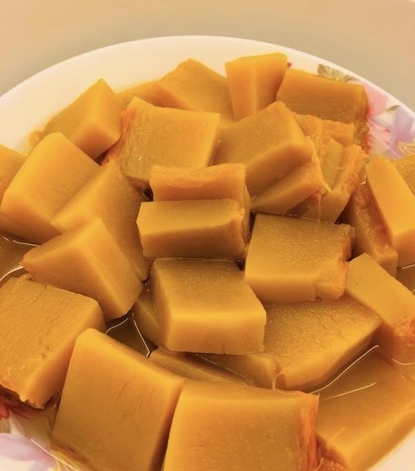 南瓜可以做哪些美食南瓜可以做的美食可多了，可以直接上锅蒸，也可以直接抄，或者做成