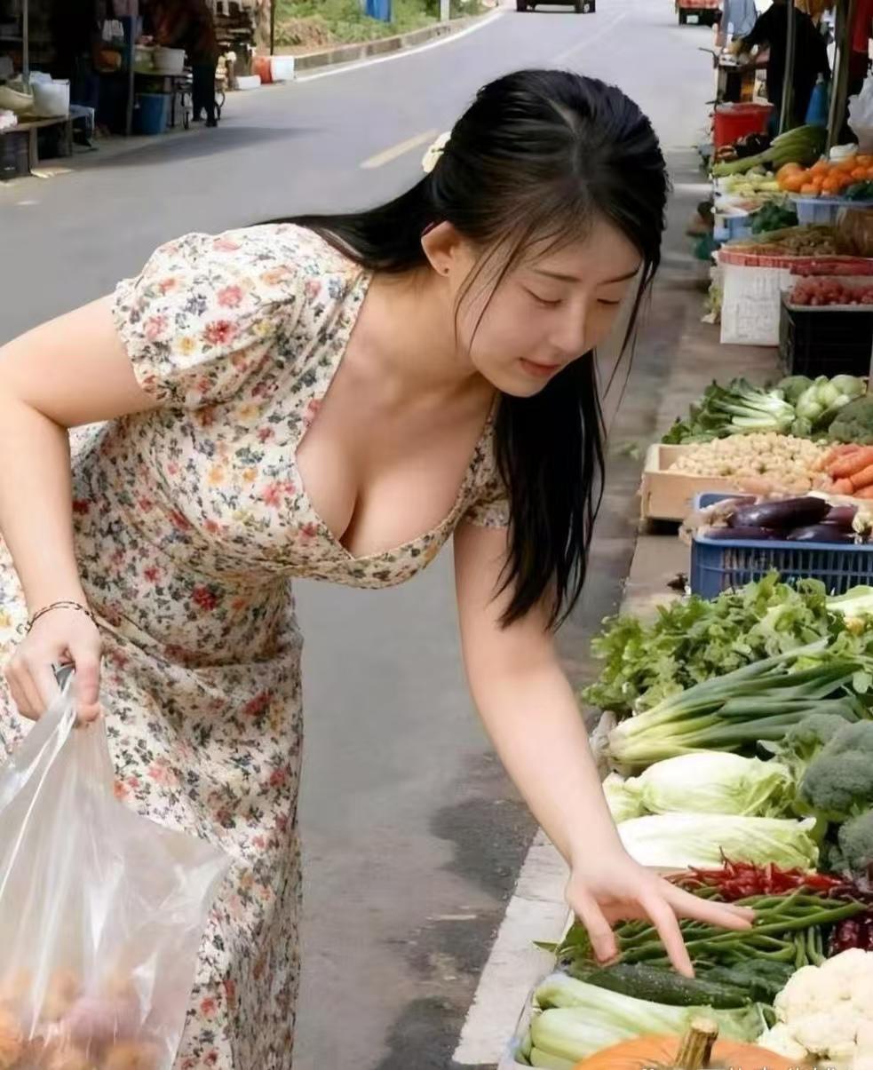 这位大妹子据说是公务员，人确实漂亮，性格也温柔，想必平时工作也很出色。别的不说，