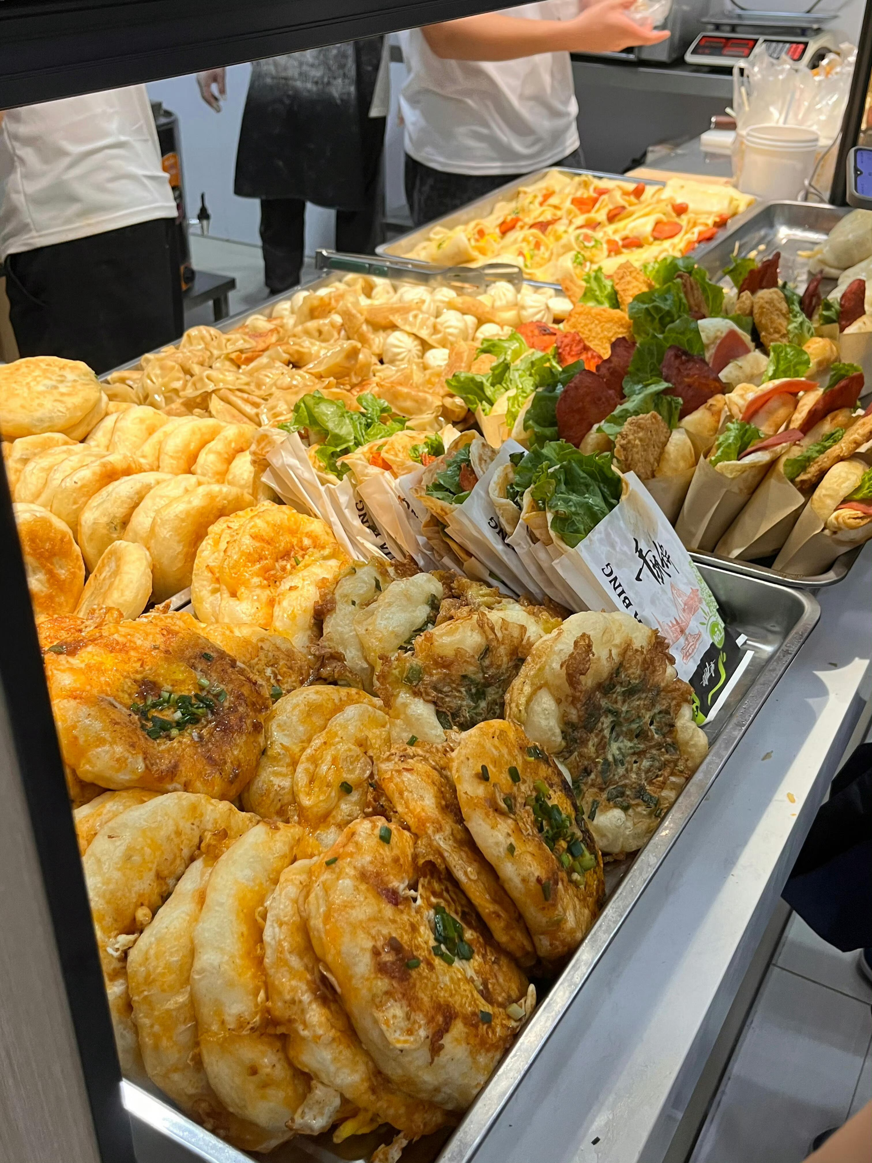 在纯饿的年纪，遇到了最心动的大学[点赞]这届准大学生已经盯上当地美食了第一批收到