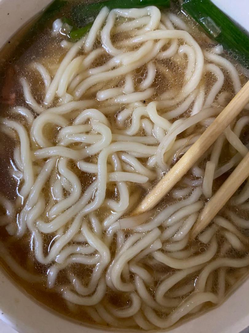不可辜负的美食  ❤️关晓彤心疼你都有时差今天外食魯肉飯便當奶茶湯麵水果：芒果刨