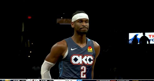 雷霆巨星亚历山大终于品尝到空砍的苦涩了！在今天雷霆主场以114：117爆冷不敌步