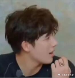 三人头像有了✅被陈伟霆那句“你也没好到哪里去”笑死了。三个人有一种忙忙碌碌但是碌