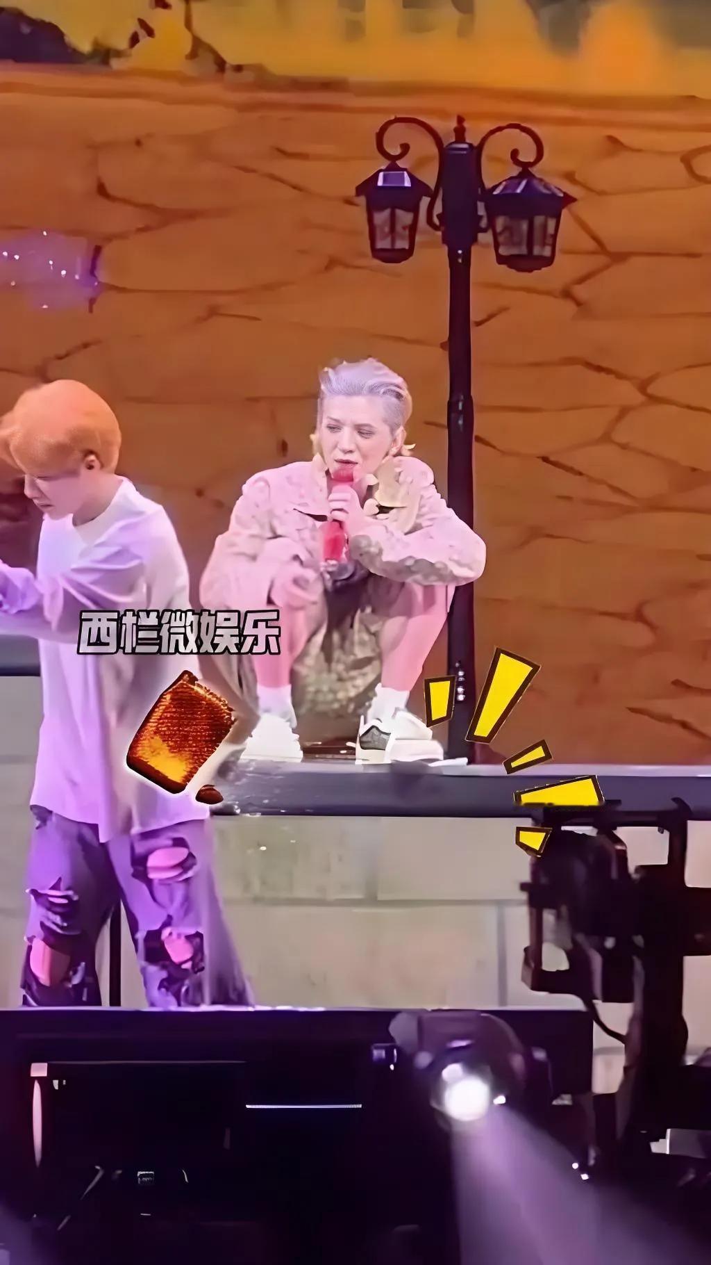 2025年7月4日，鹿晗「Season4 U」亚洲巡演青岛站首场圆满落幕。现场鹿