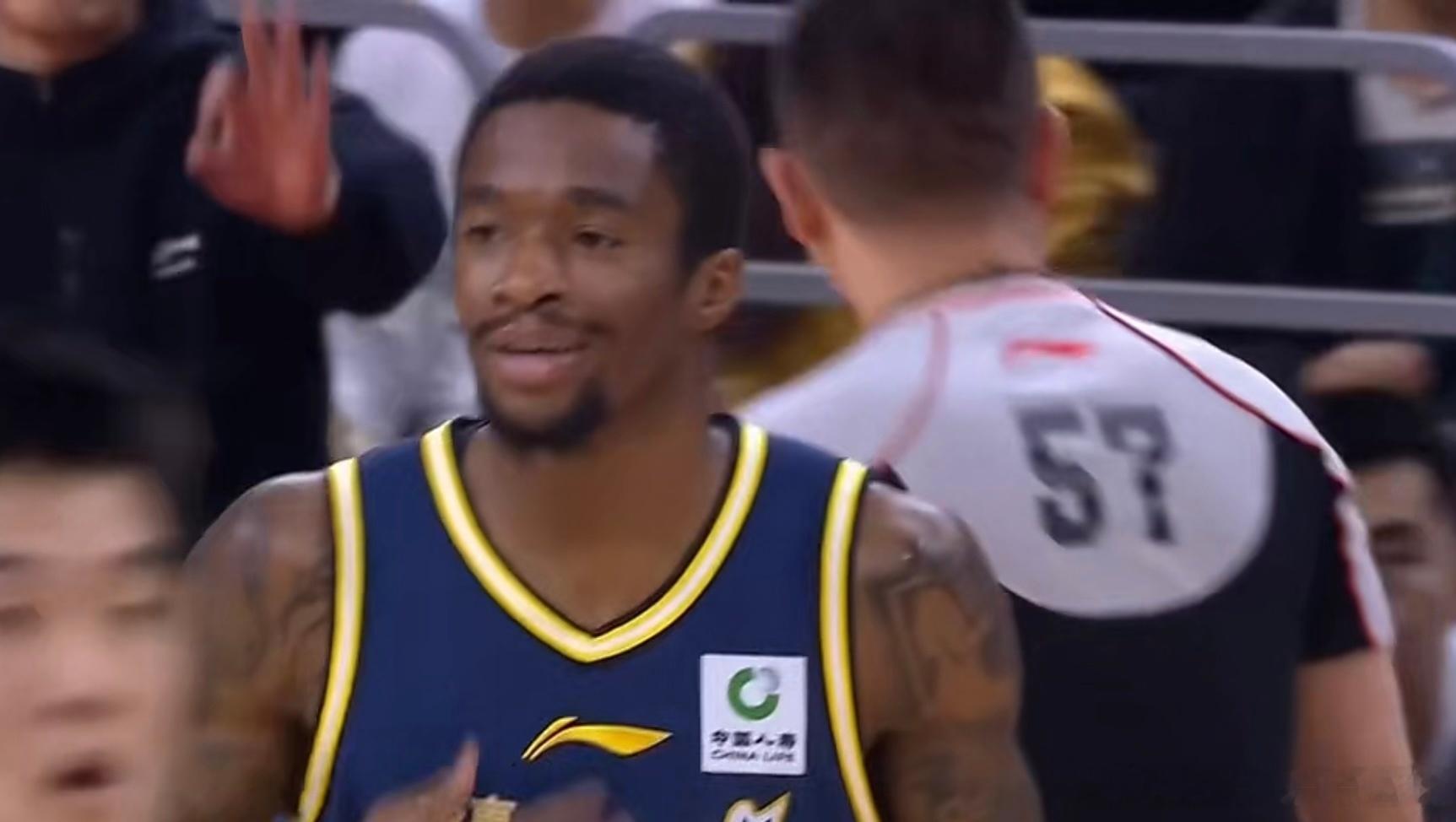 奎因这单节17分+2篮板+4助攻的表现，直接把广东队的进攻节奏拉满了🔥他不仅自