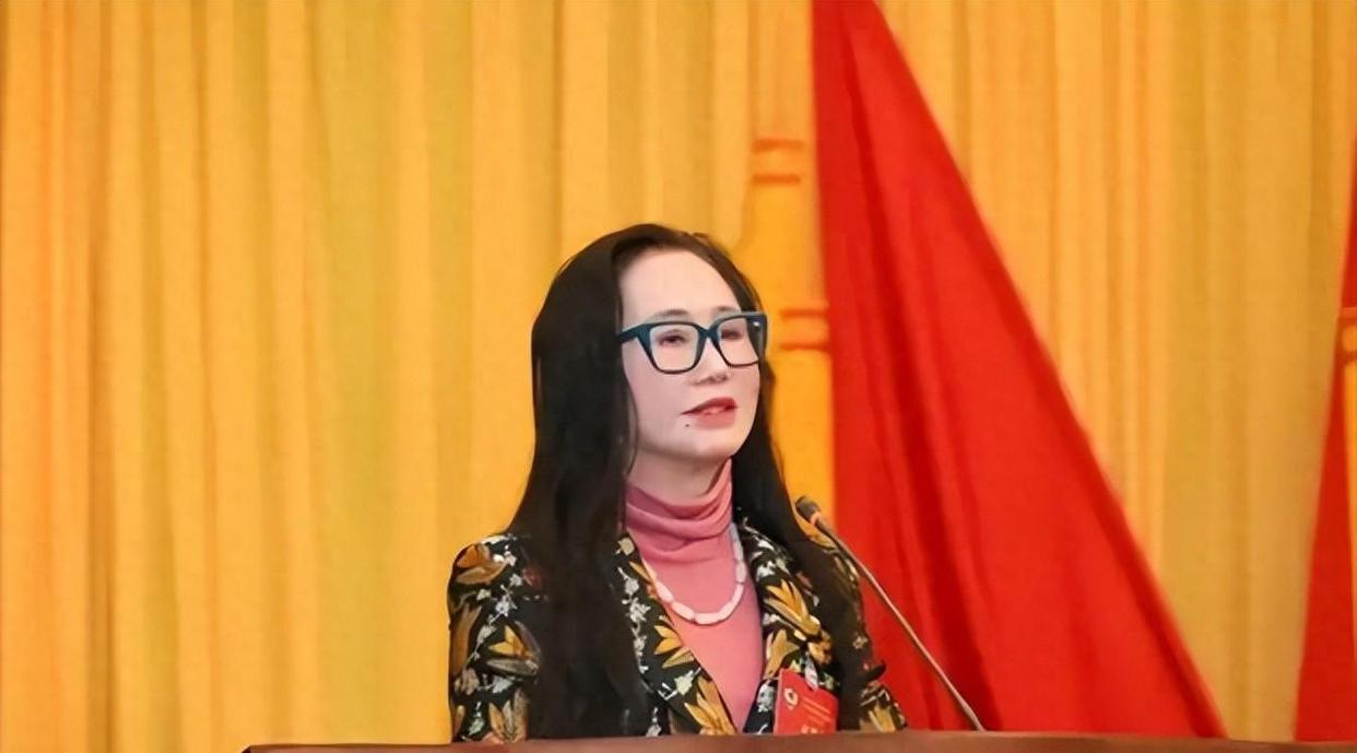 星宇车灯风波：百亿企业逼退应届生，人大代表身份引争议
 
星宇车灯批量劝退107