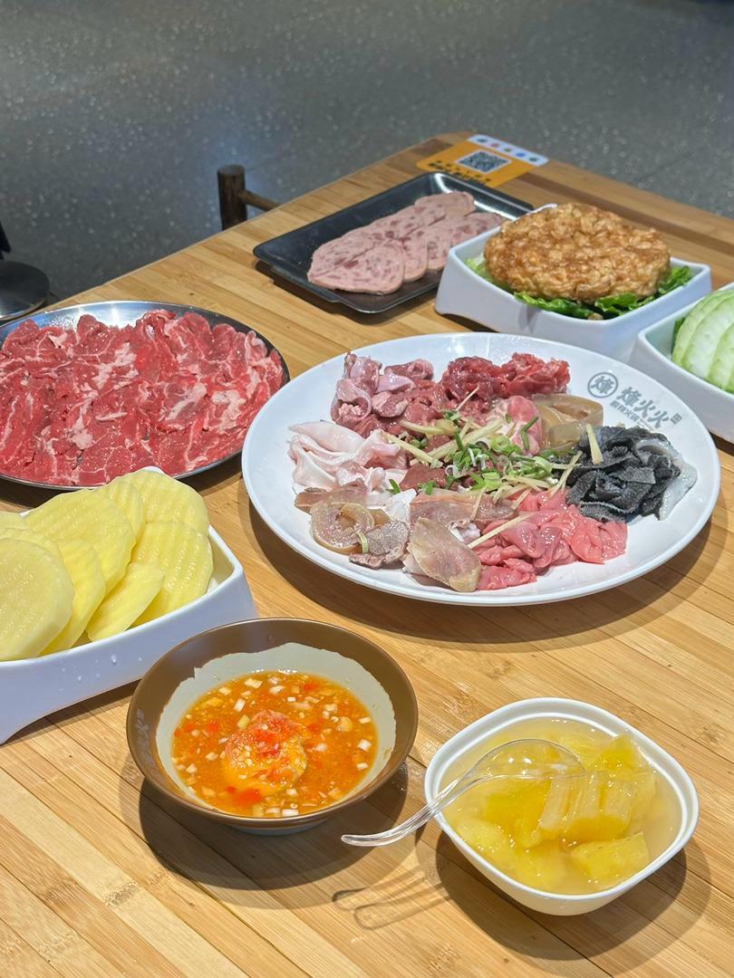 烽火火酸辣火锅，柳州风味，浓浓螺蛳粉味道。酸汤地道就是回家记得洗衣服洗头 武汉