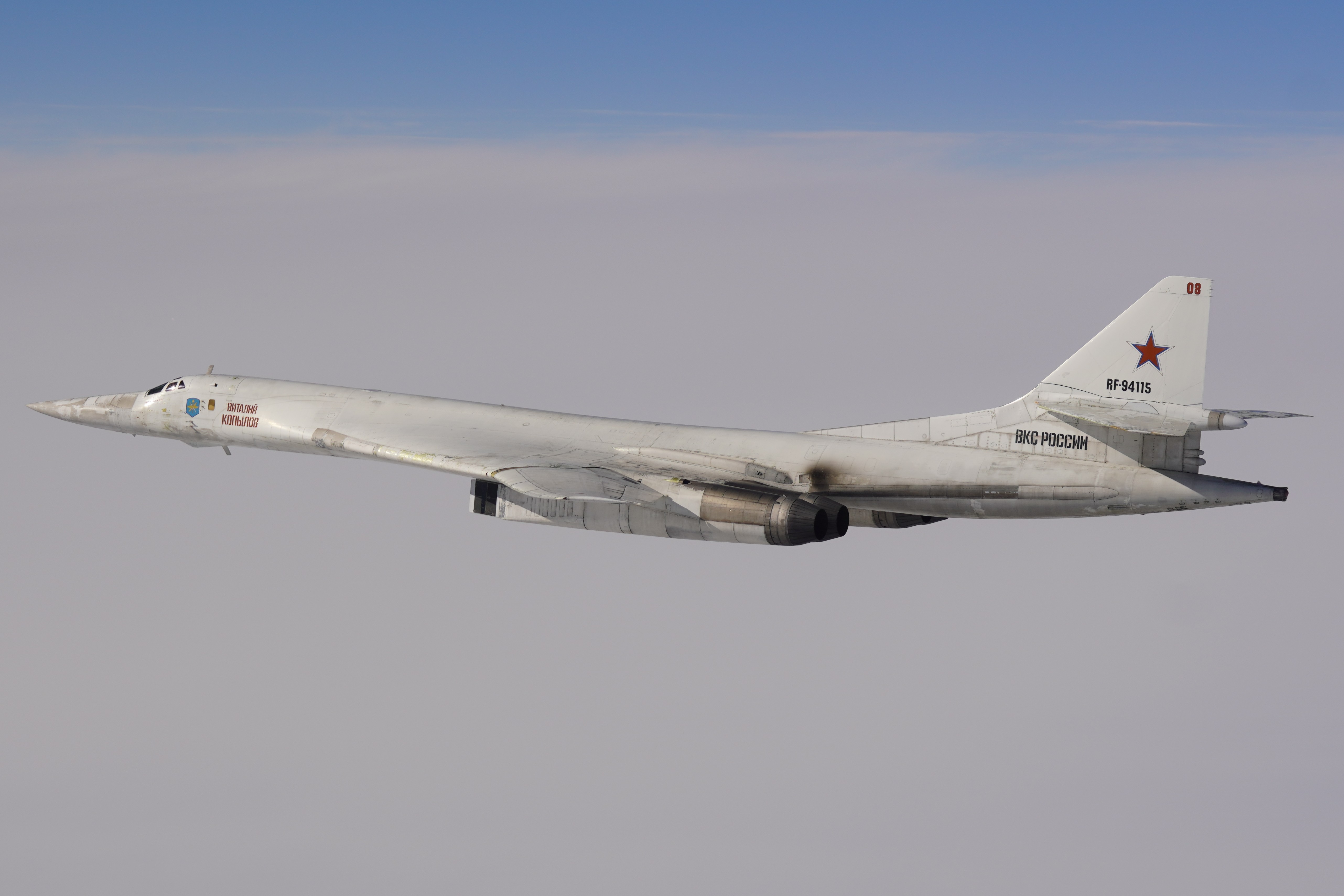 挪威皇家空军F-35A战斗机飞行员拍摄的俄罗斯空天军图-160战略轰炸机，护航的