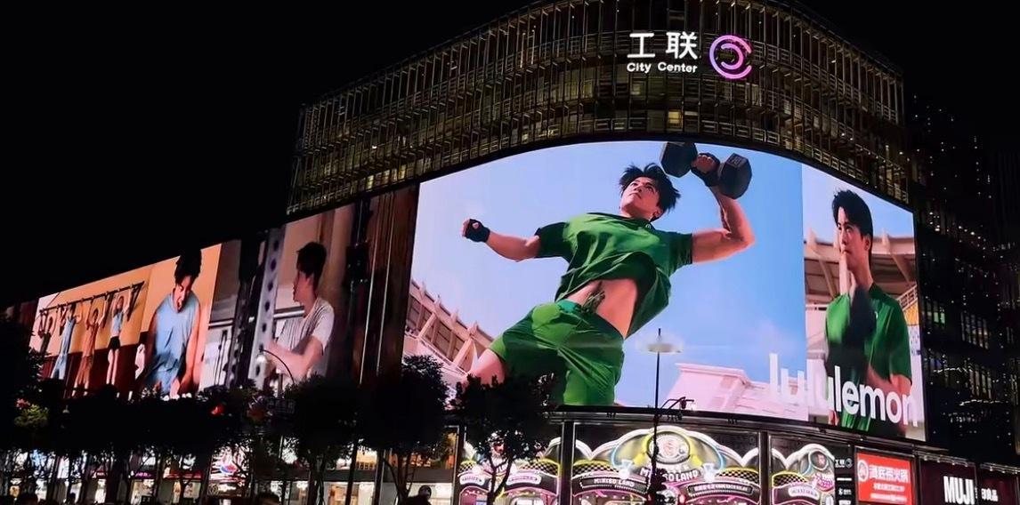如果你知道顺丝一出门就遇到这些你也会觉得当汪顺粉丝很好命[哈哈][酷] ​​​