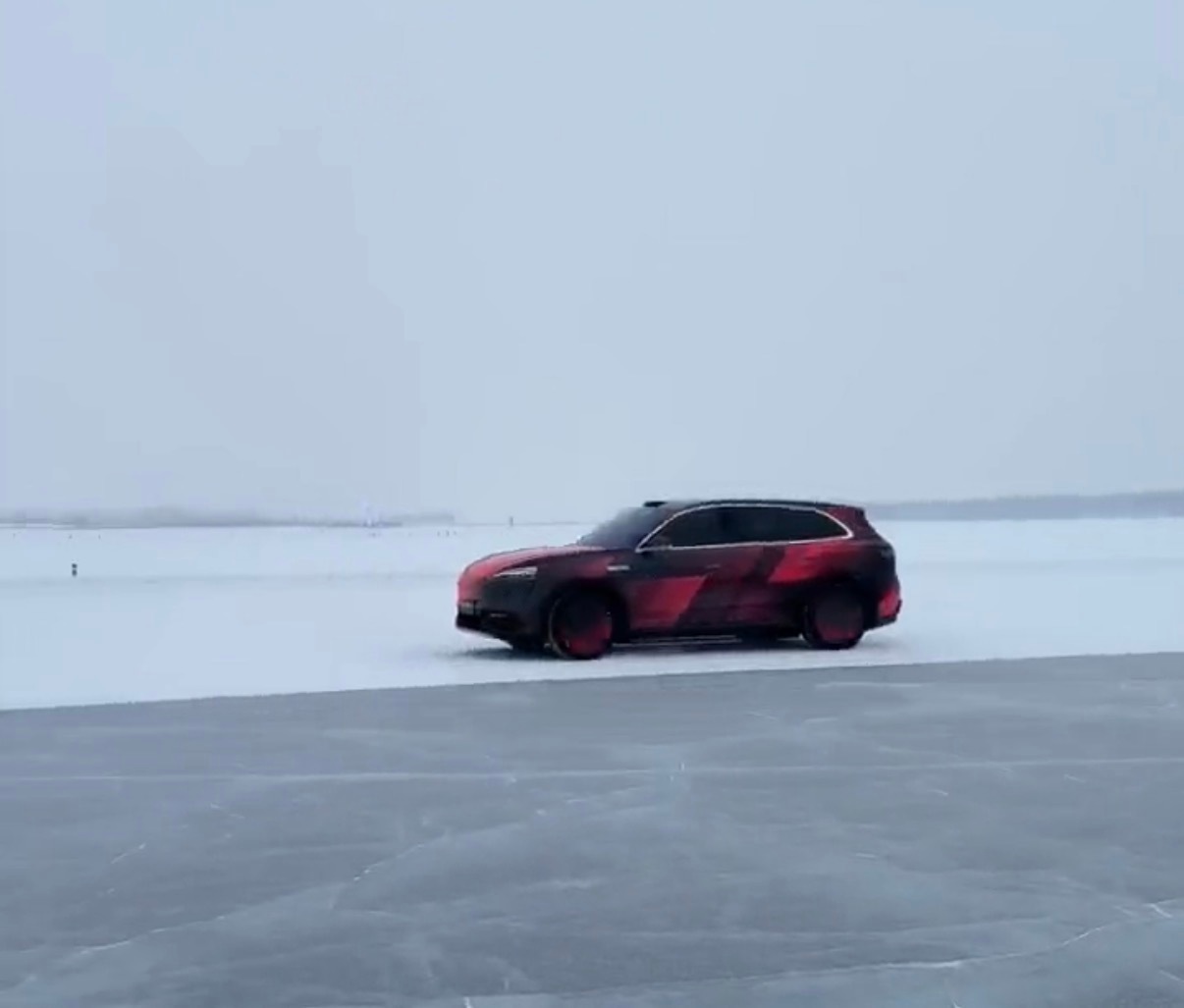 问界M6冰雪测试路透，新车延续家族化设计语言，这个尺寸看着很大气，理想L6的直接