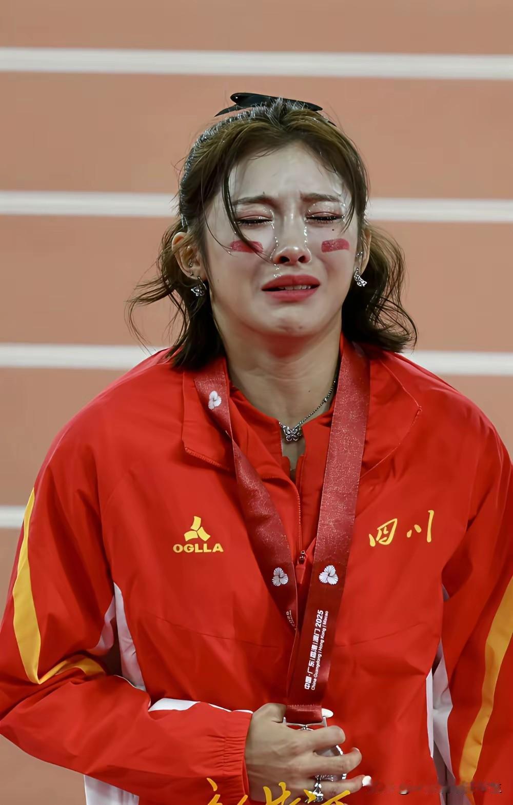 这个姑娘，已经参加了三届全运会！为四川赢得了2银1铜的荣誉。虽然，她跟金牌🥇只