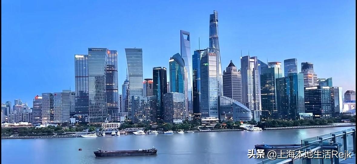 上海年轻人最爱看的下饭节目各有特色。像《好叫好伐》，这档2020年创立于上海的街