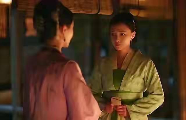 古代夫妻就寝时，通房丫鬟就守在床边，夫妇俩真不会觉得尴尬吗
 

 
在古代豪门