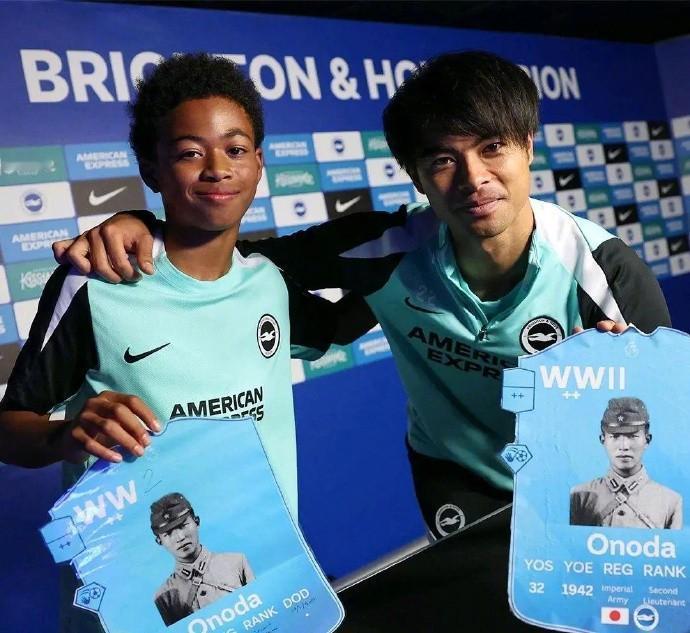 日本国脚手举二战战犯照片合影，英超俱乐部辩称“不知情”，中韩菲网友全愤怒了

近