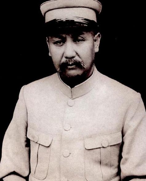 1914年，30岁的阎锡山迎娶14岁的徐兰森，洞房之夜，阎锡山对徐兰森说:“你嫁