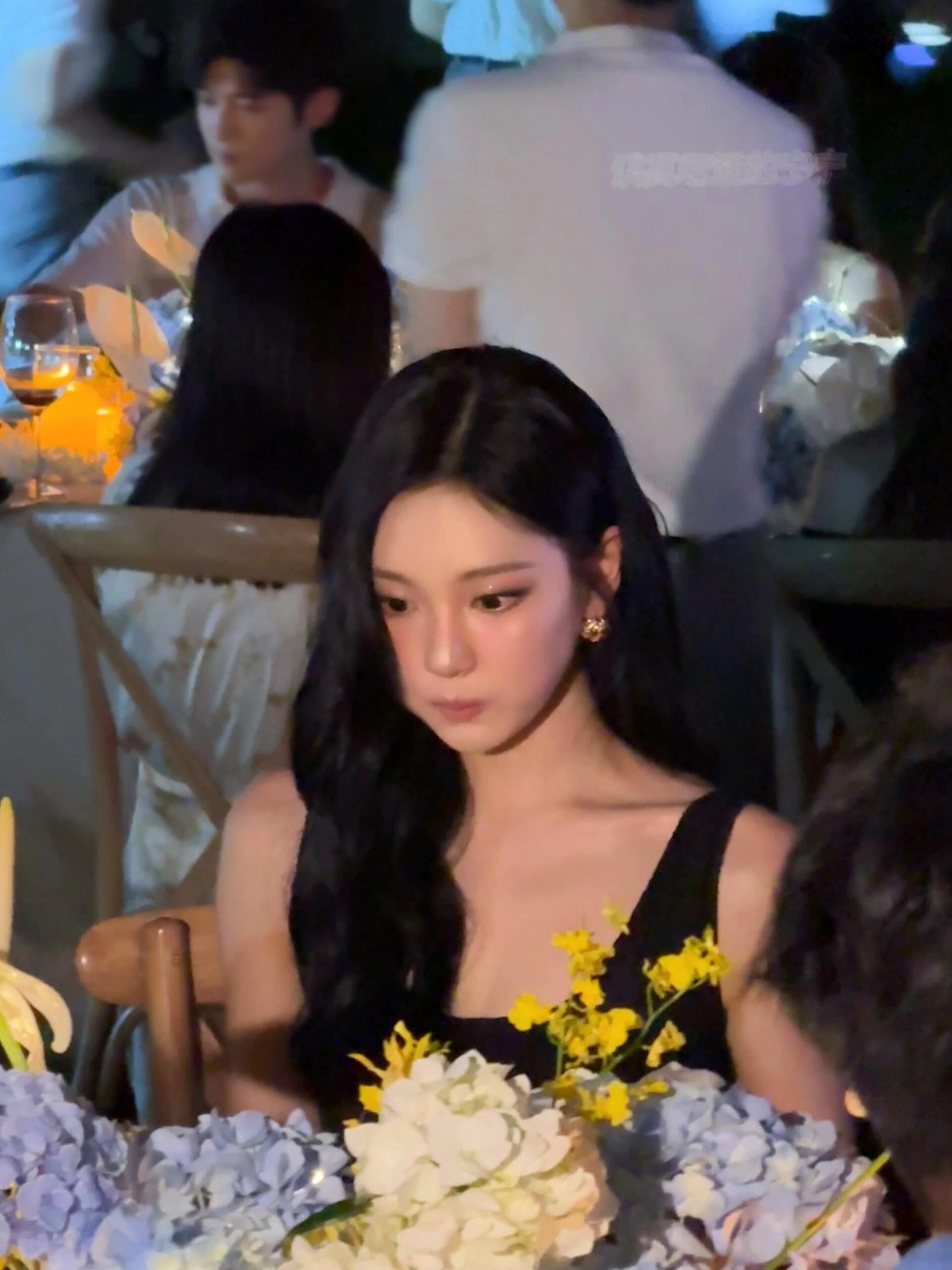 VOGUE晚宴宁艺卓VOGUE晚宴现场📷这个小宁宁就是这样的美丽 ​​​