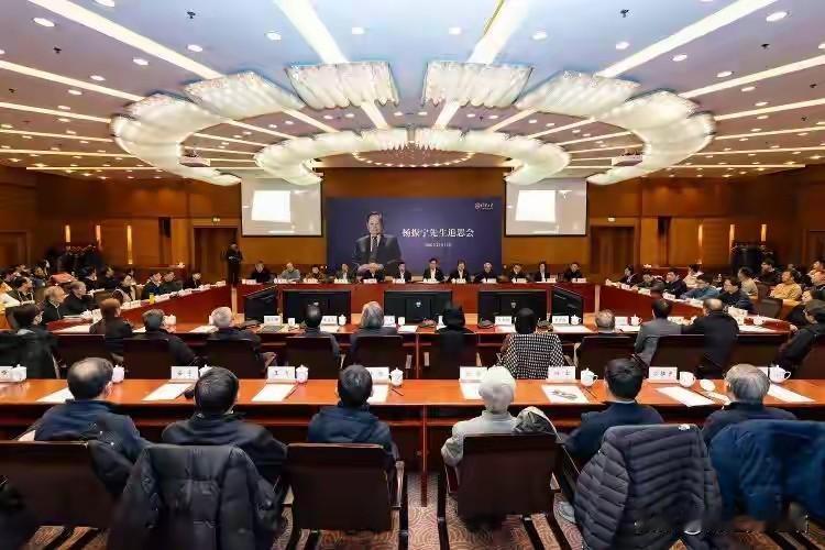 追思会戳破翁帆两月沉默真相，杨振宁生前这话终被验证
 
杨振宁先生离世后，翁帆长