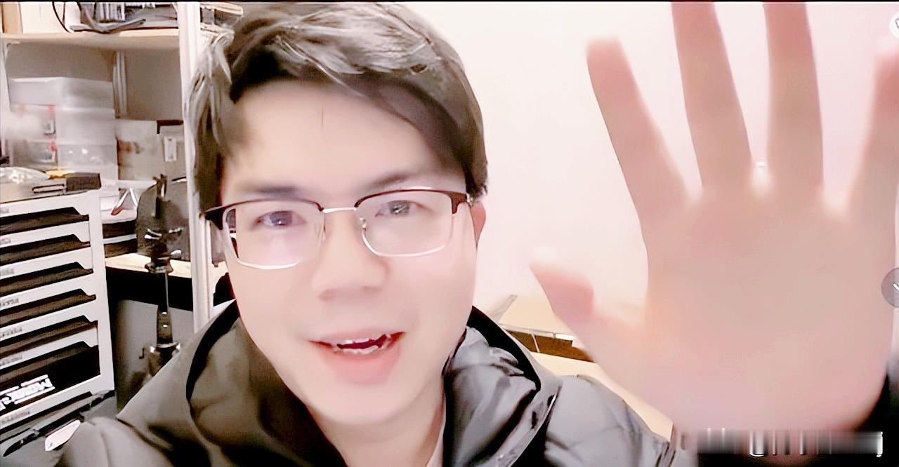 还记得三年前放弃华为 201 万年薪的 