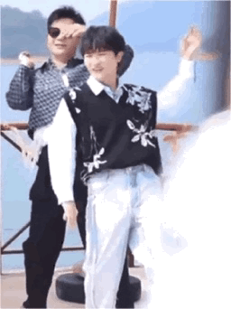 周深练了这么多年终于演上MV了  家人们谁懂，周深dancer首秀简直是快乐制造