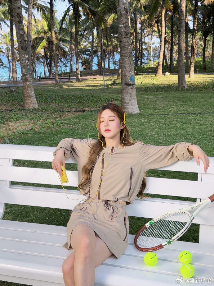 工作室更新的赵露思好美就问你们小弟这速度如何？赵露思