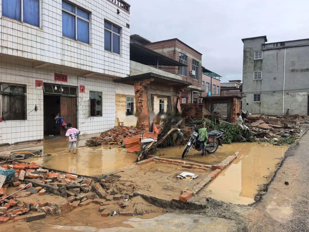 六蓝水库洪水已退去7月6日台风“美莎克”带来特大暴雨，南宁横州市校椅镇六蓝水库坝
