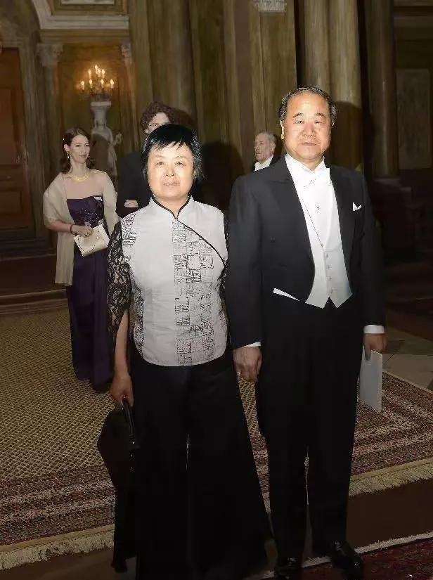 作家莫言和他老婆杜勤兰，看看像不像姊妹俩？你瞅瞅…
莫言等人物 莫言贡献探讨 莫