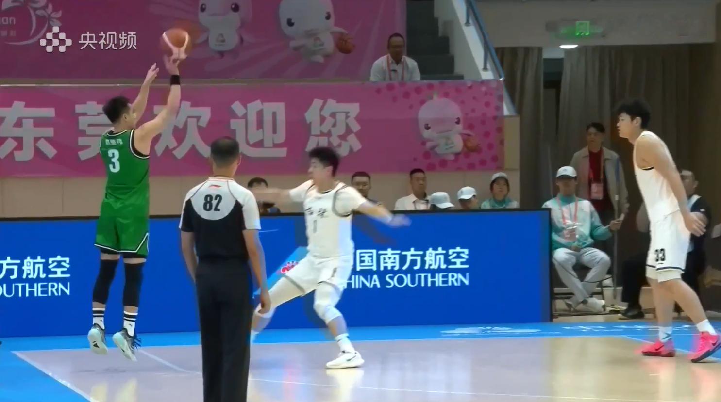 辽宁队30比20领先结束第一节，二哥开场三个大帽，也不知道二哥0几后，赵继伟后半