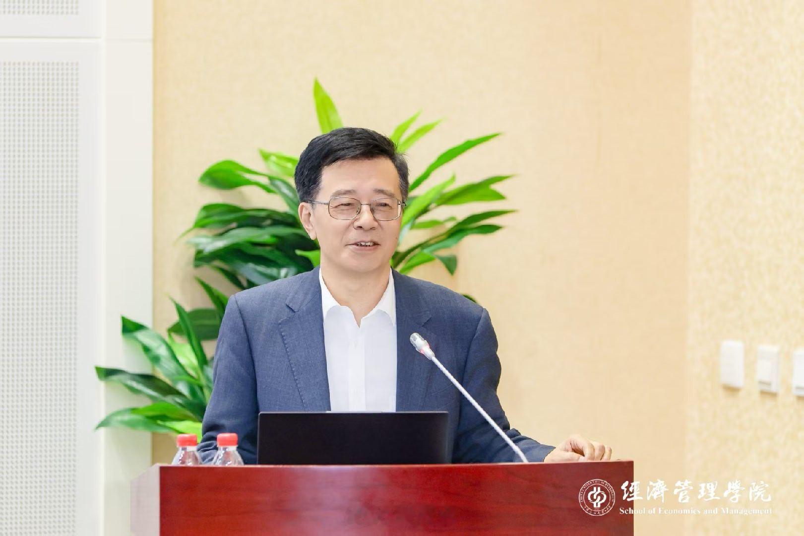 能源是火种，既能照亮文明的殿堂，也能点燃野蛮的战火野蛮的底色，往往藏在能源的博弈
