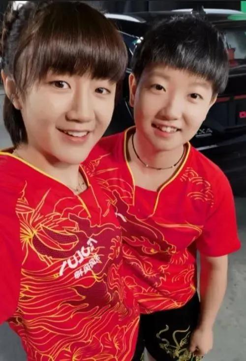 陈梦赢了冠军是颖莎让的球吗❓
怎么全网都在说陈梦不可能赢颖莎❓
那陈梦上届冠军是