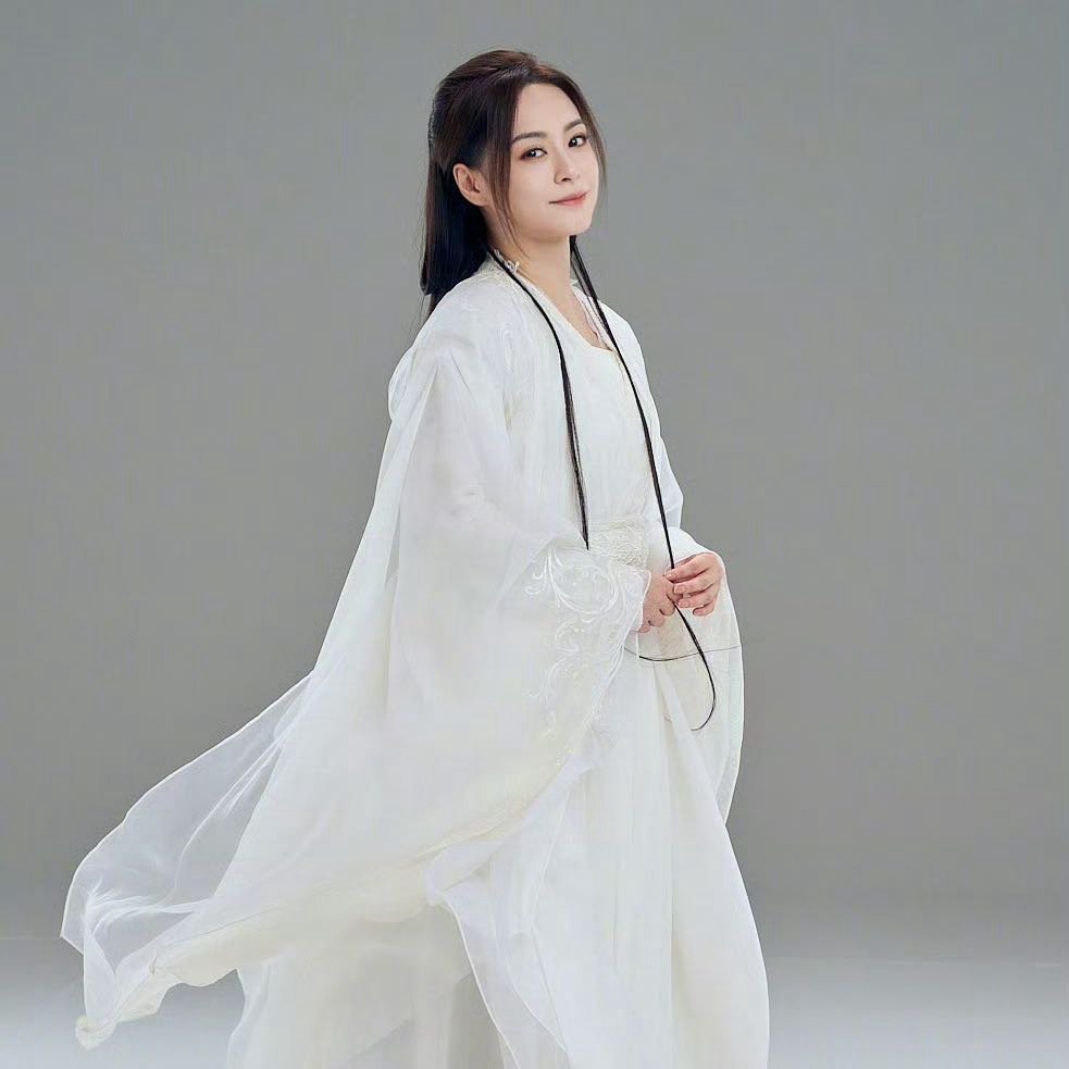 余衍隆曝阿娇变胖原因阿娇现在的身材也还行啊，微胖又不是肥胖，肉肉的也挺可爱的，只