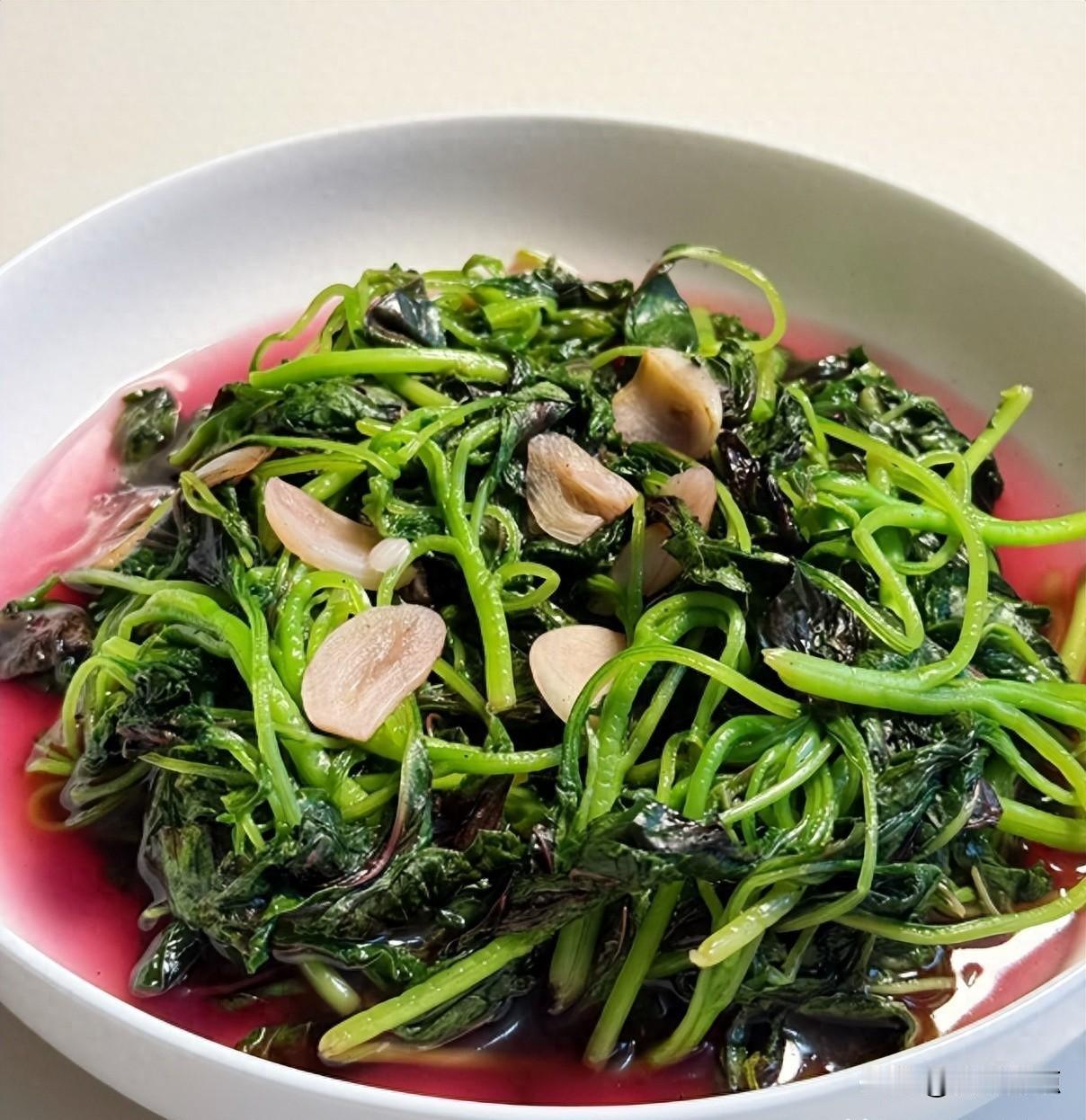 豆腐白菜突然不香了，立夏后肠胃开始闹脾气，到底该吃啥才对劲？
立夏过了十来天，我