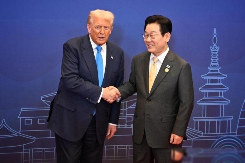 联合早报报道：“韩国总统府青瓦台发声明称，韩国总统李在明和老美那位刚谈完大事的特