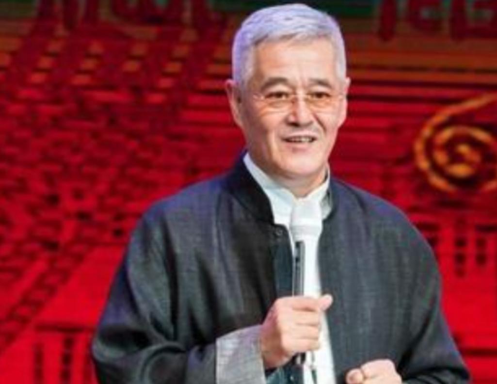 2009年，赵本山脑动脉瘤破裂，出院后，他把手头积蓄凑到一起，共13个亿，于是一