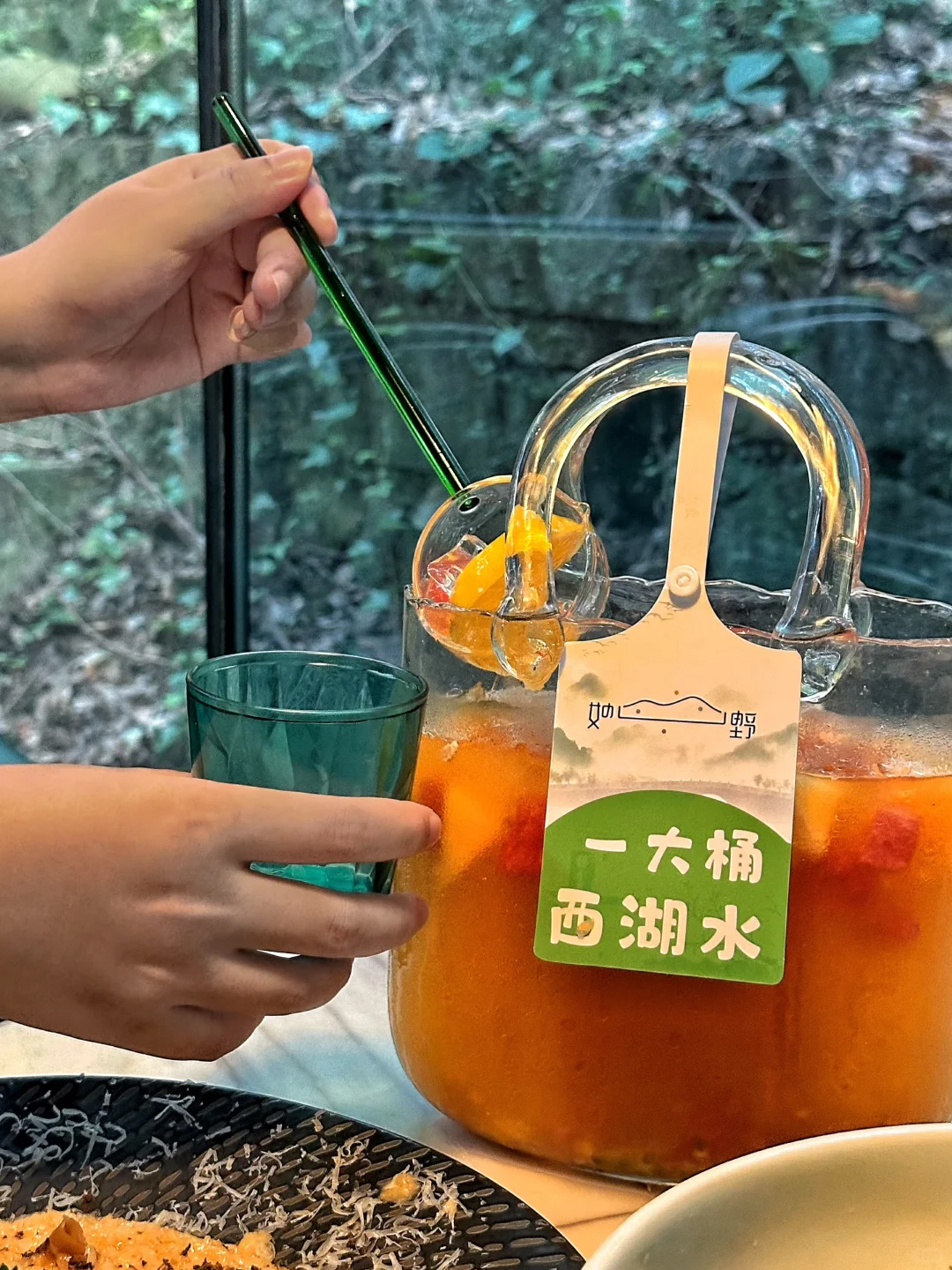 在杭州！这一大桶西湖水撞进了我的心巴！