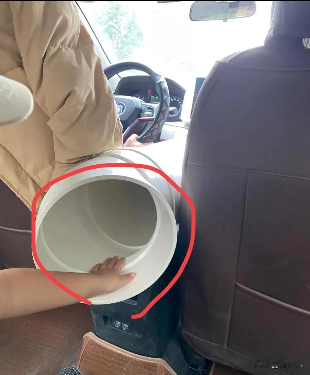 我的天[捂脸]！刚上车还以为师傅拉的东西，坐上一看没想到是改装的空调系统，这只能