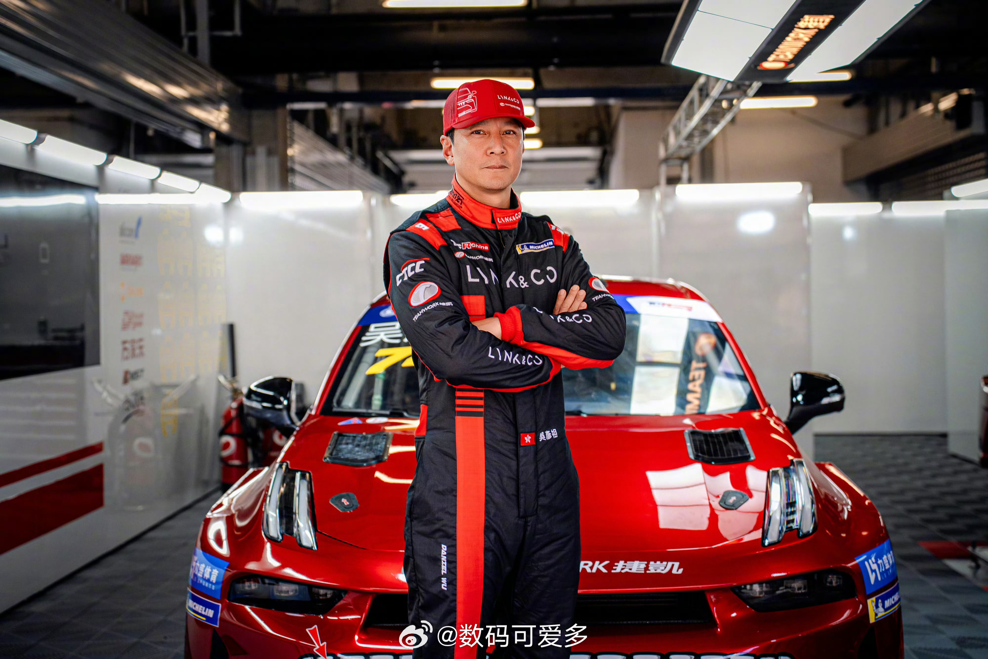 收手吧外面全是领克  吴彦祖为领克特邀嘉宾车手，驾驶领克03+TCR赛车完成赛道