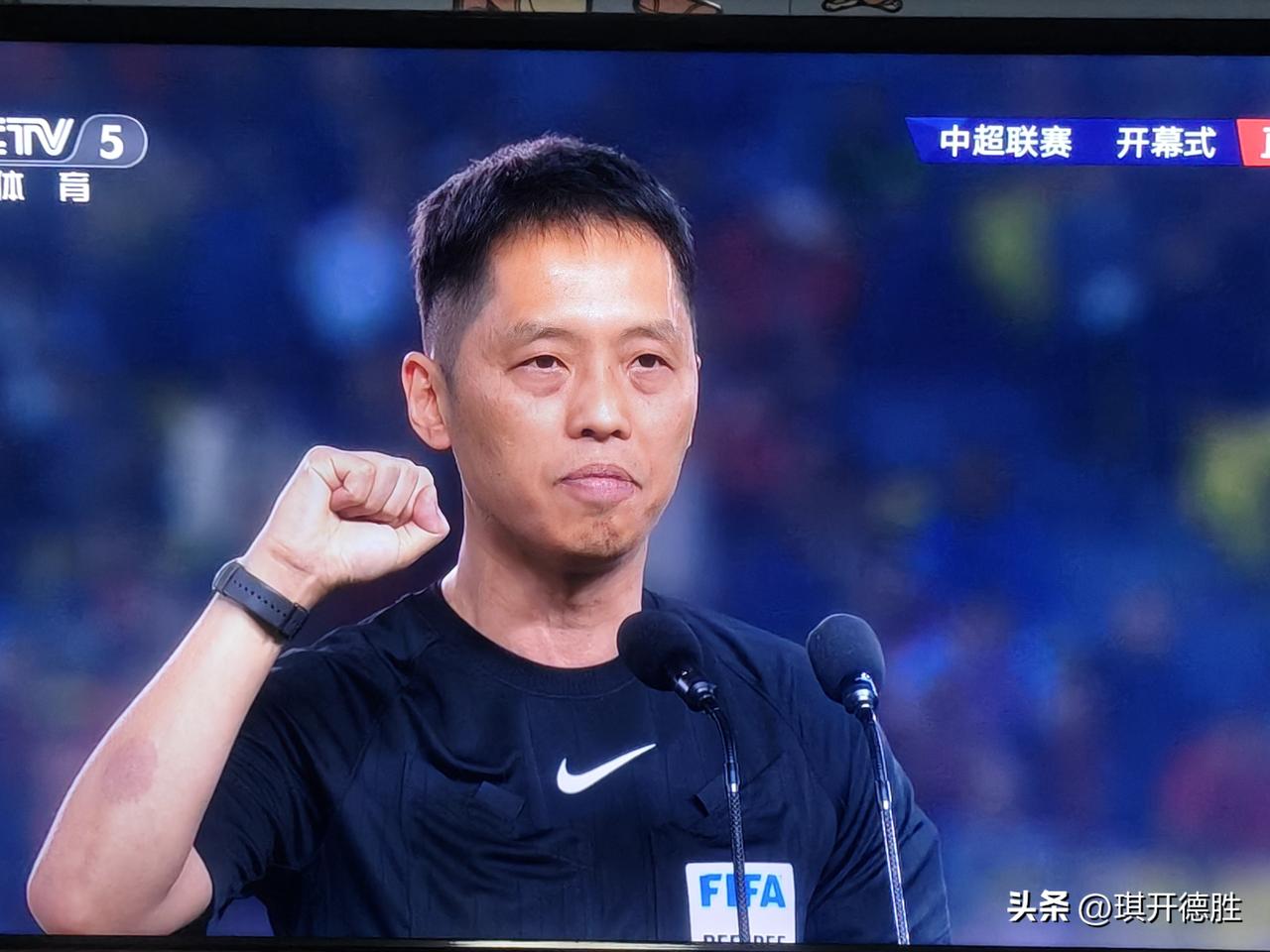 中超联赛开幕式裁判宣誓人和主裁判都是王迪，原来不是说是2025年金哨李海新吗？李