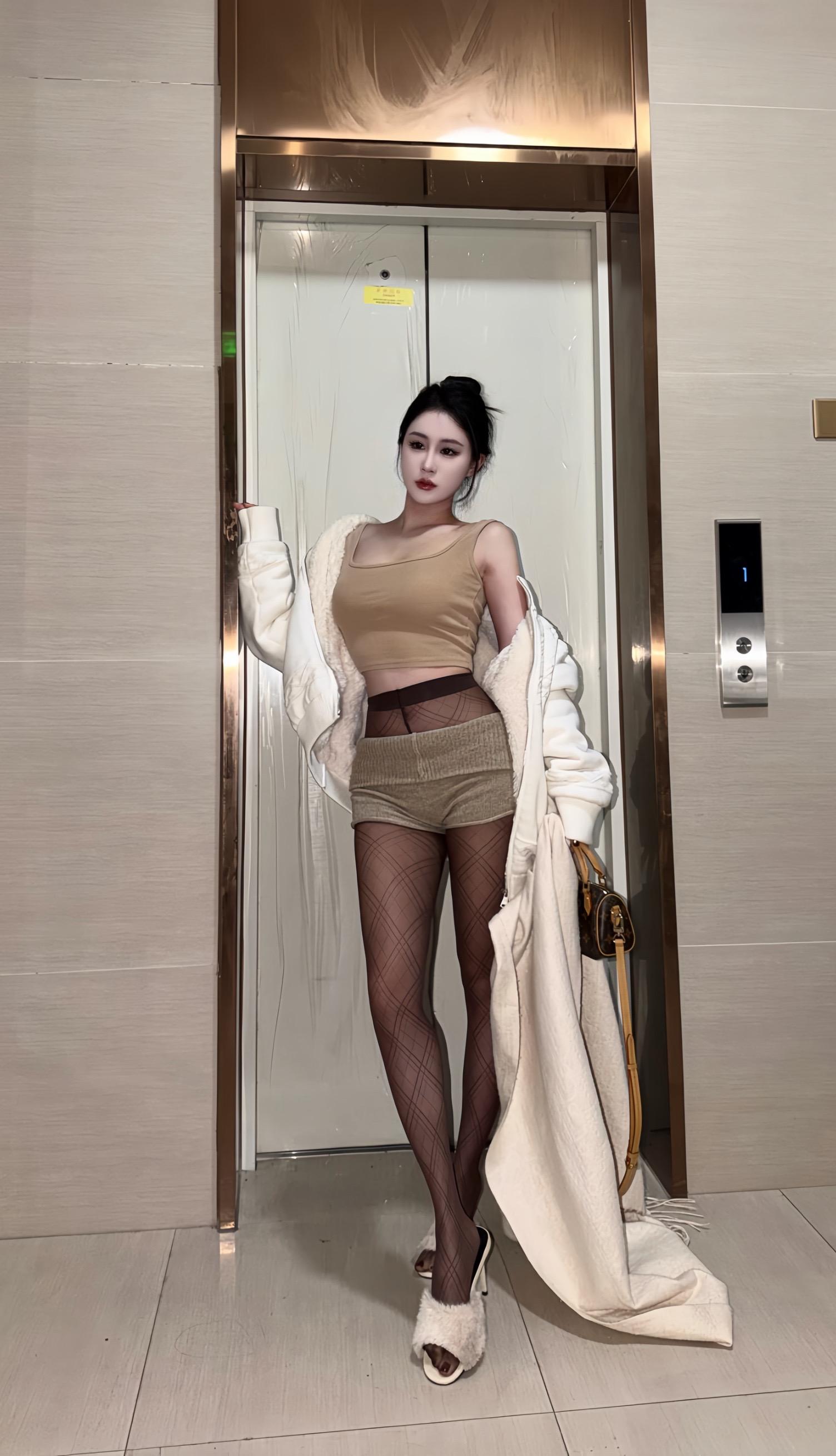 谁还不是小腰精 等等我先摆好造型