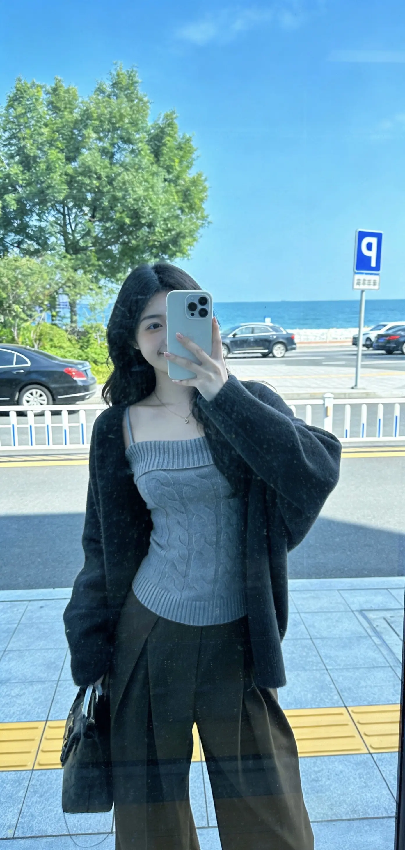 生活里最美的模样，大概就是脸上带笑，心里有光，眼里藏着风景，愿你抬头撞...