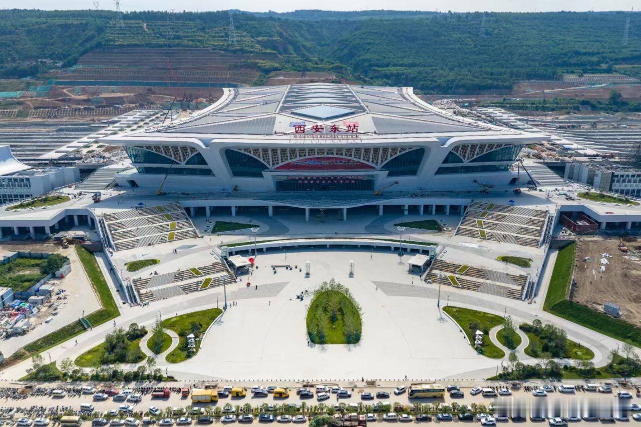 西安新地标！宏伟的西安东站，现代感十足！