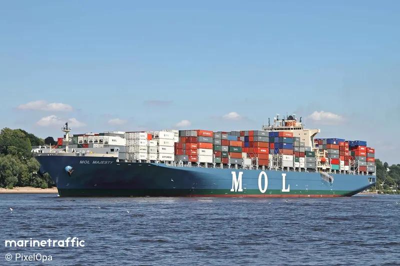 央视新闻的报道，当地时间3月11日，伊朗革命卫队发表声明重申其对霍尔木兹海峡的绝